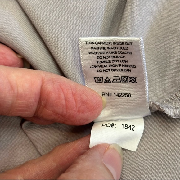 FIGS Women’s Large Scrub Top Gray Taupe V-Neck Technical Collection - Picture 8 of 12